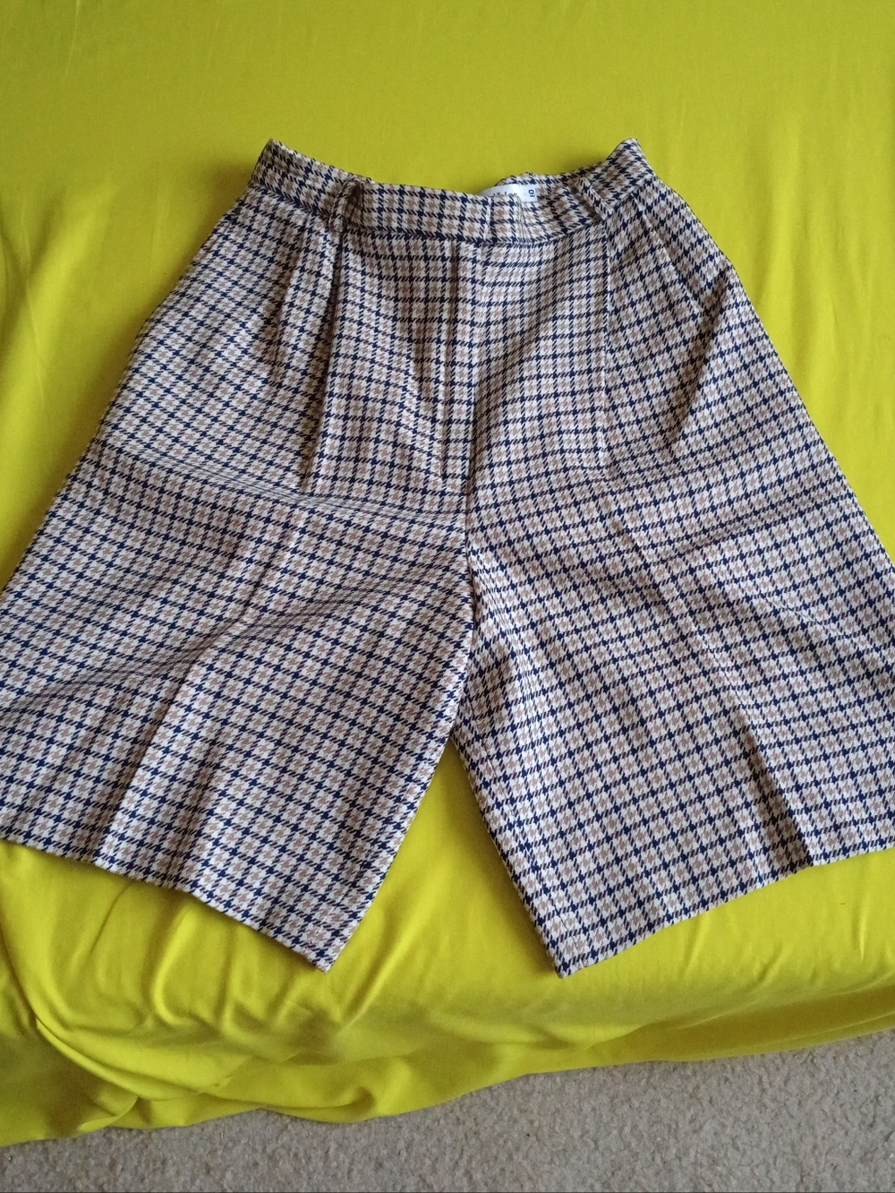 JH Collectibles Houndstooth Wool Short  in Navy and Tan 100% Pure Wool Size 10